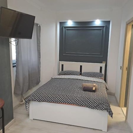 Appartement Deluxe Studio Oldtown à Bucarest Extérieur photo